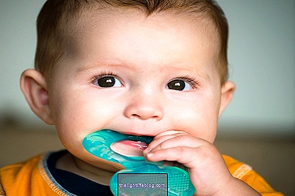 Årsager og hvordan man lindrer hævede tandkød hos babyen