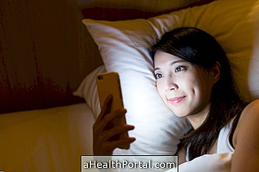 Menggunakan telefon bimbit pada waktu malam boleh menyebabkan insomnia - tahu bagaimana melindungi diri anda