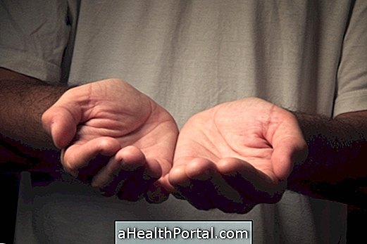 7 Situationen, die Zittern in Händen und Körper verursachen