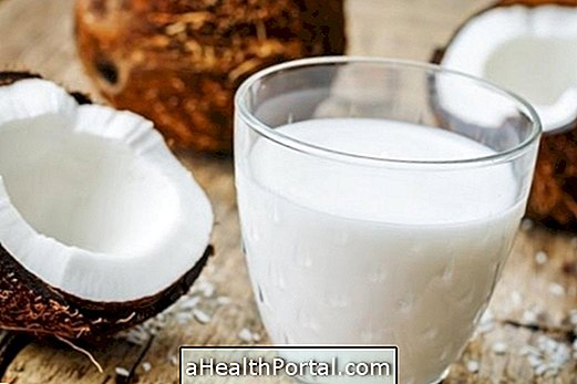 Научите како направити кокосово млеко код куће и његове предности