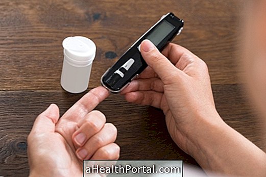Hvordan udføres behandlingen for hypoglykæmi?