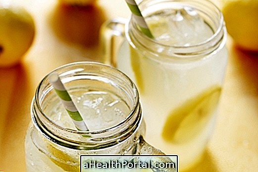 Hvordan man laver vand citron kost til at tabe sig