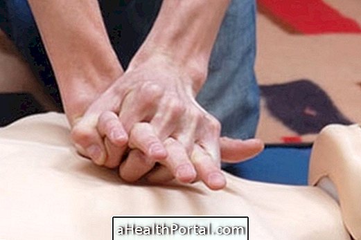 Як зробити серцевий масаж