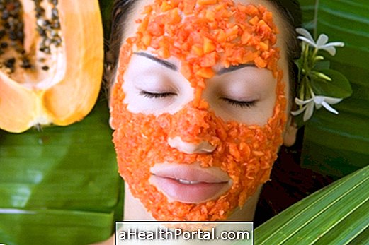 Hjemmelavet peeling med papaya for at forlade ansigtet rent og blødt