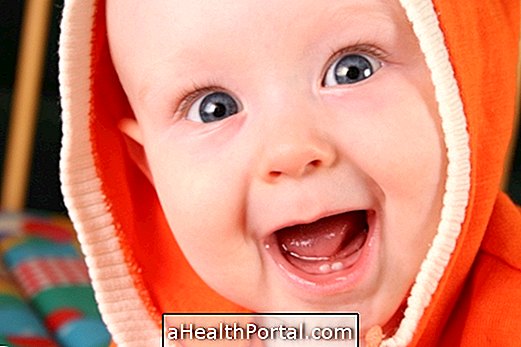 Symptomer på fødslen af ​​de første tænder