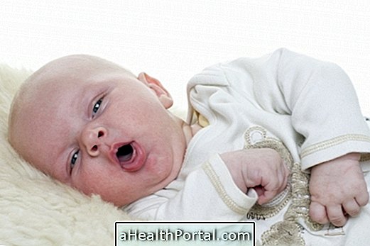 Symptômes de la coqueluche chez le bébé et comment traiter
